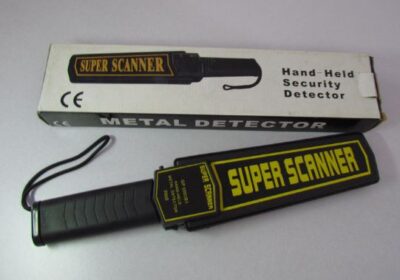 Hand-Held-Metal-Detector-Wand-for-Private-Buildings-Airports-Bus-Station