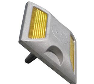 Cast-aluminium-flashing-road-studs
