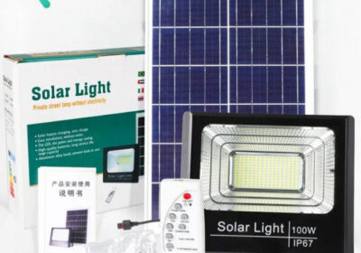 alpha-100w-solar-flood-light-3