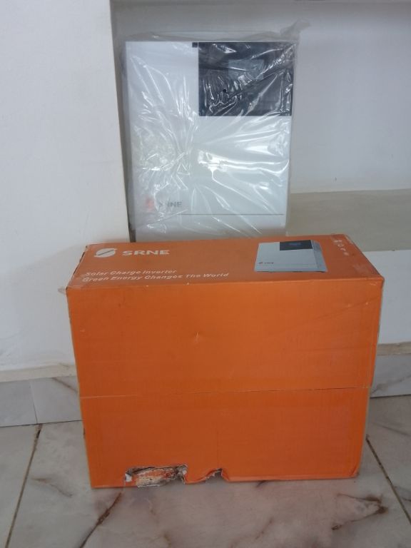 SRNE 1.5kw 12v 108vdc Hybrid Inverter with Inbuilt 60a MPPt Controller. HF1215S60-108 by Lumett