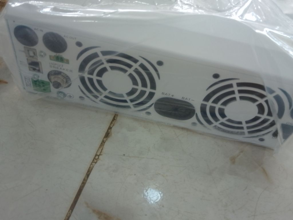 SRNE 1.5kw 12v 108vdc Hybrid Inverter with Inbuilt 60a MPPt Controller. HF1215S60-108 by Lumett