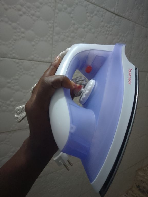 Sonic pressing iron by Lumett