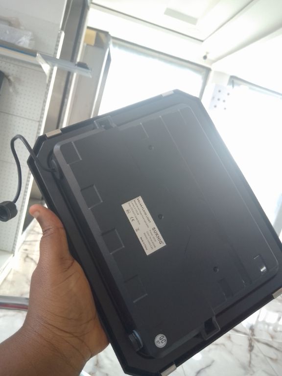 SUKHIG 200W Solar Flood Light by Lumett