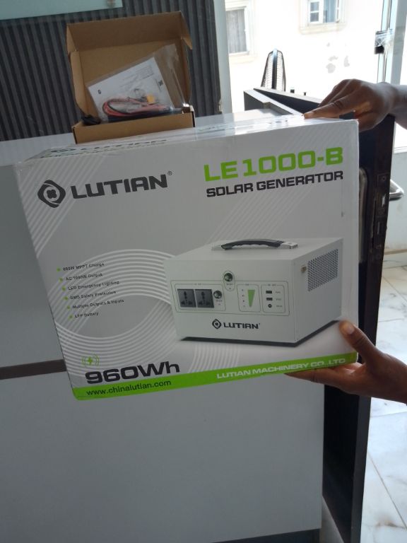 Lutian LE1000-B 1000W 960Wh All-In-One Solar Generator – (Solar Panel not Inclusive) by Lumett